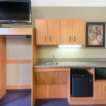 Microtel Inn & Suites By Wyndham Hazelton/Bruceton Mills Dış mekan fotoğraf