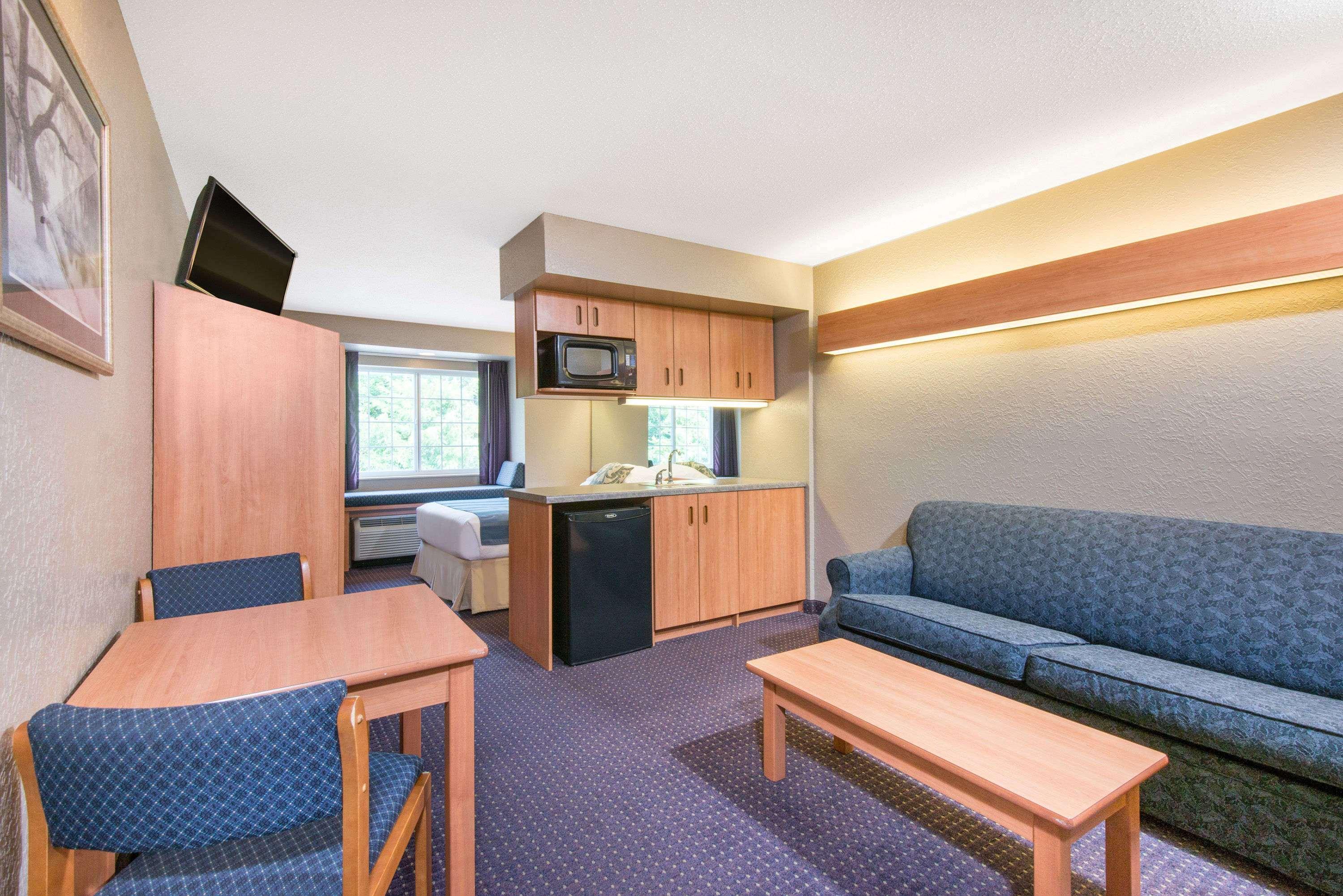 Microtel Inn & Suites By Wyndham Hazelton/Bruceton Mills Dış mekan fotoğraf