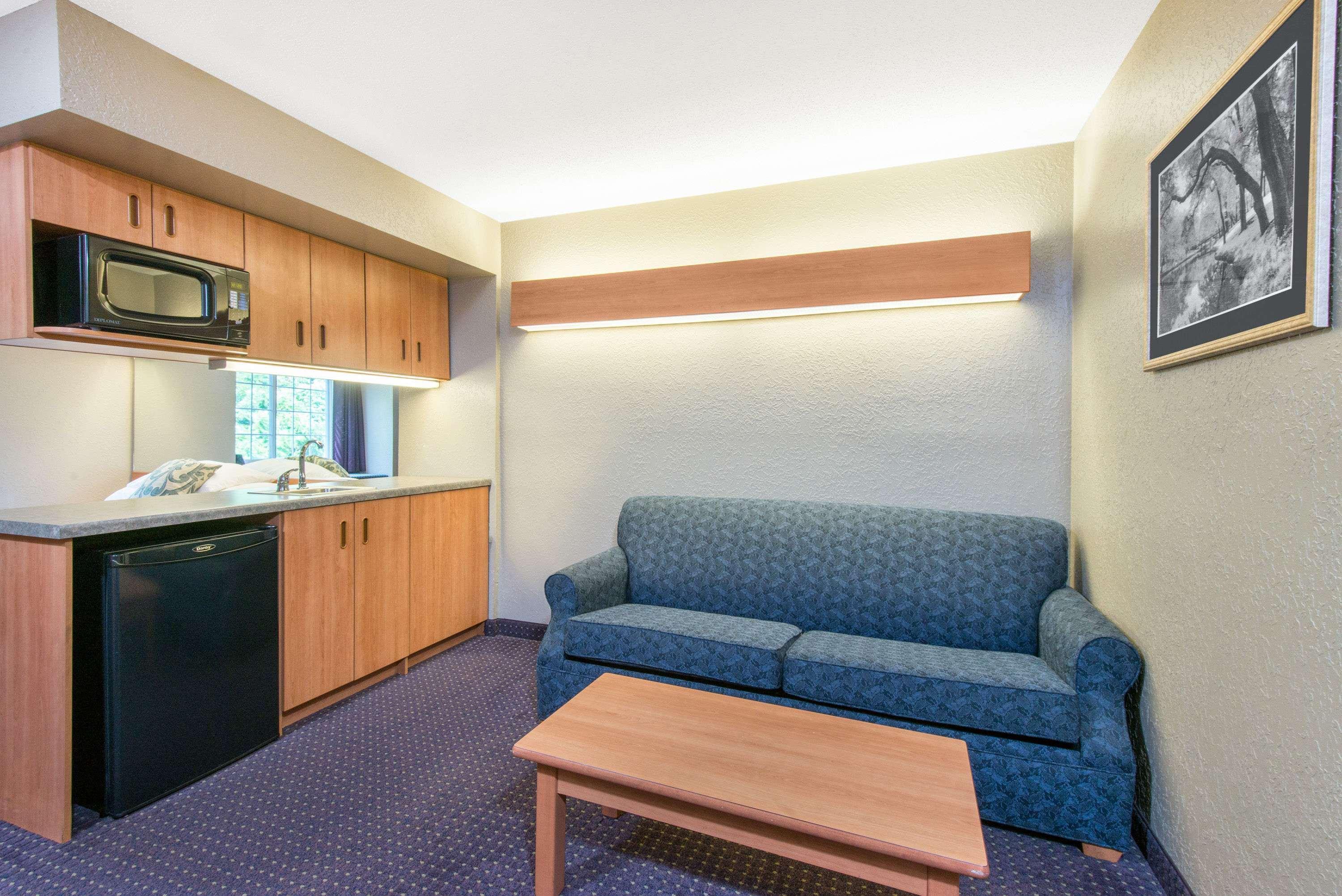 Microtel Inn & Suites By Wyndham Hazelton/Bruceton Mills Dış mekan fotoğraf
